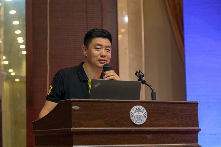 王忠利.jpg